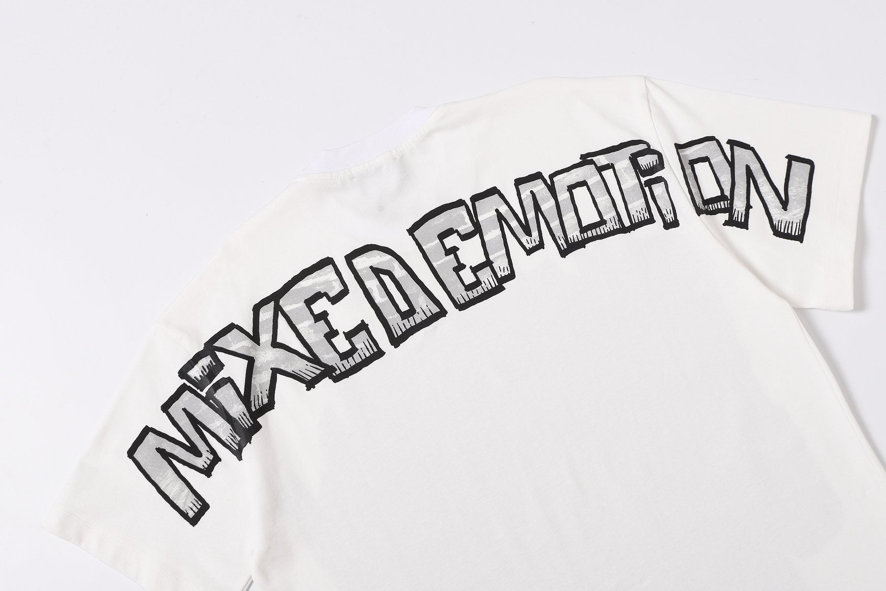 MIXED EMOTION Skull Headphones Graphic Short-Sleeve T-Shirt — detail