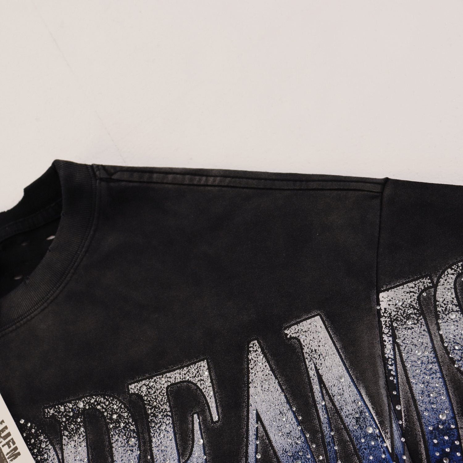 VALE USA Valley Dreams Graphic T-Shirt — detail