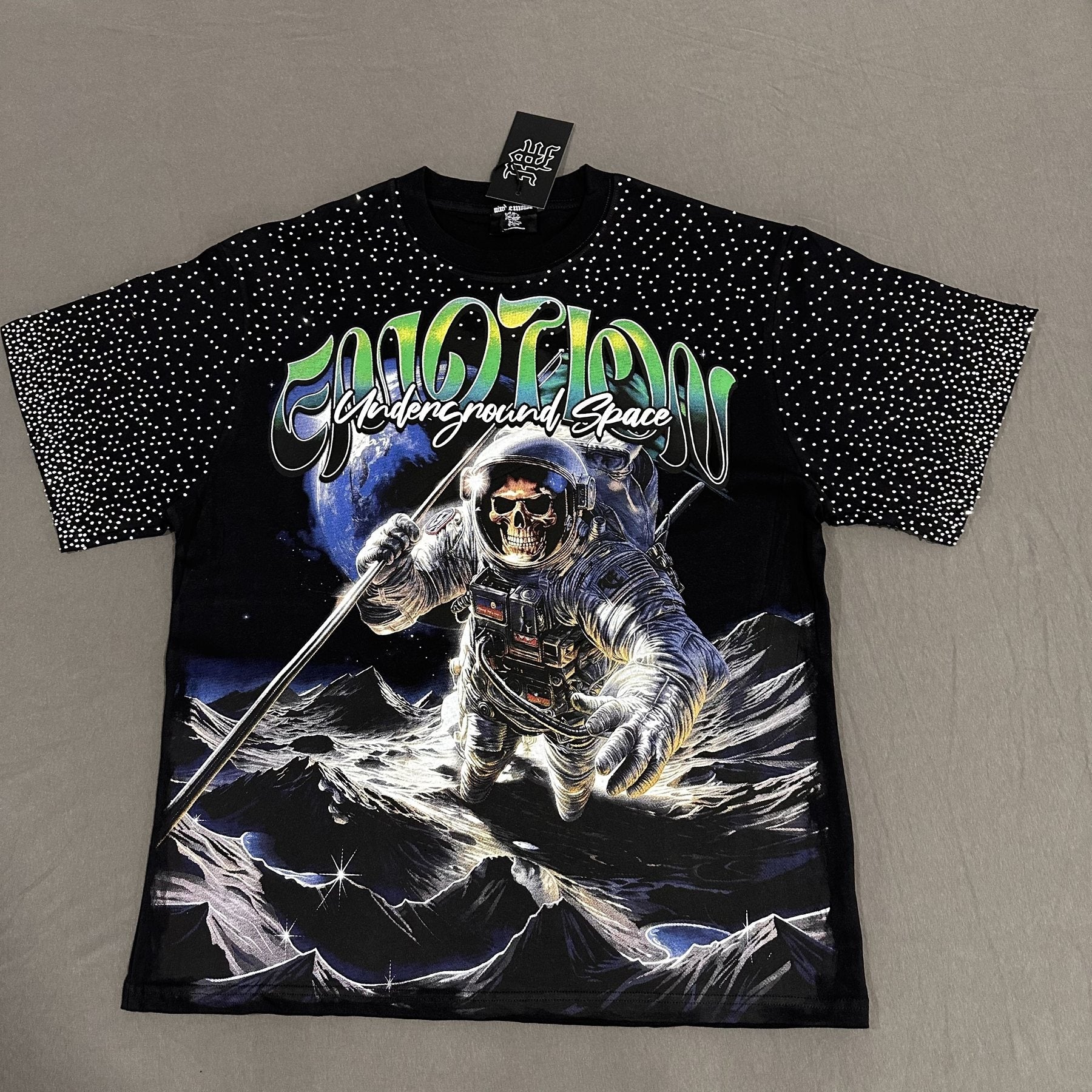 MIXED EMOTION Astronaut Skull Graphic T-Shirt — hang_tag