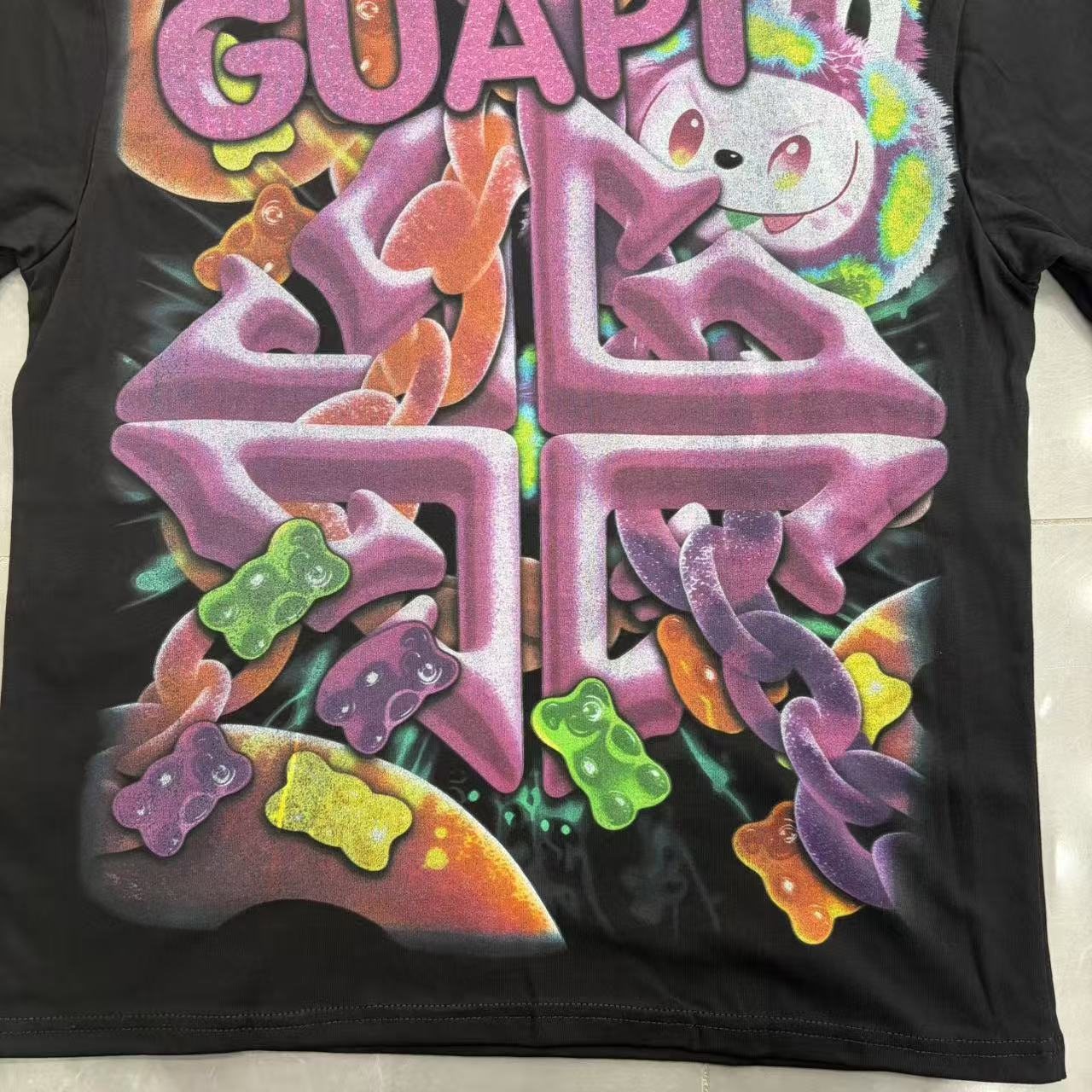GUAPI Character Graphic Short-Sleeve T-Shirt — detail