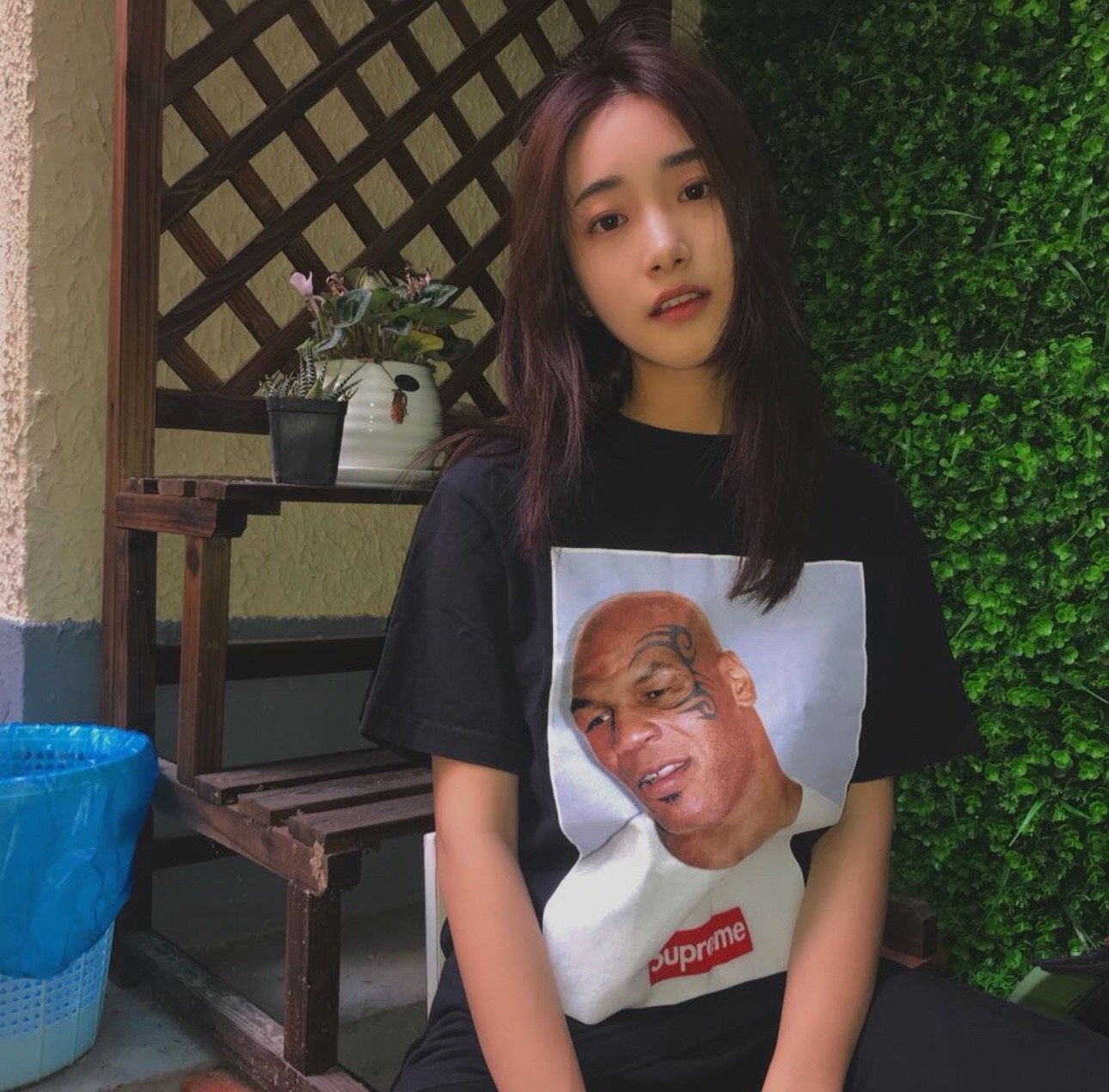 Supreme Mike Tyson Portrait Graphic T-Shirt — model