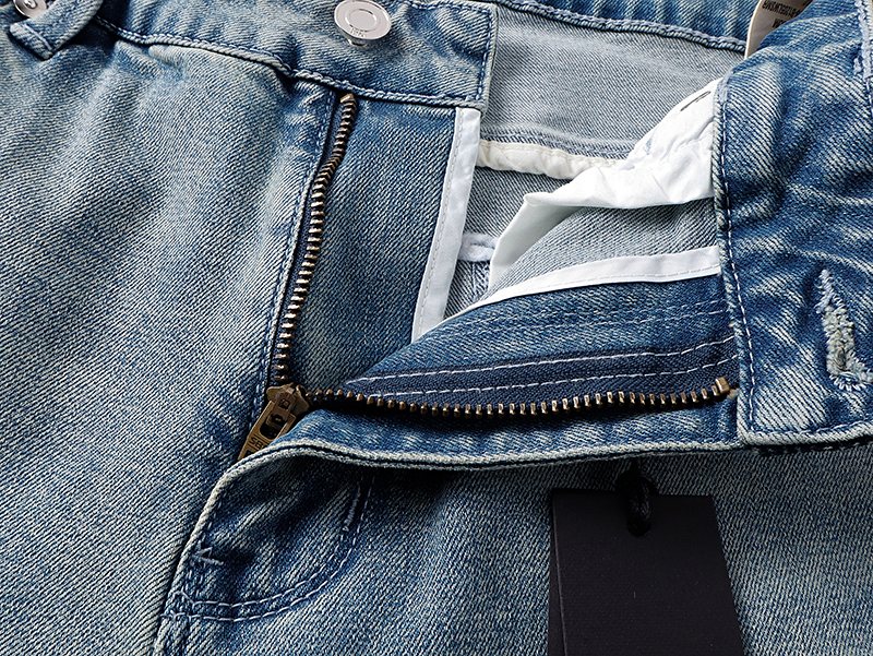 R+A Light Blue Paint-Splatter Distressed Jeans — detail
